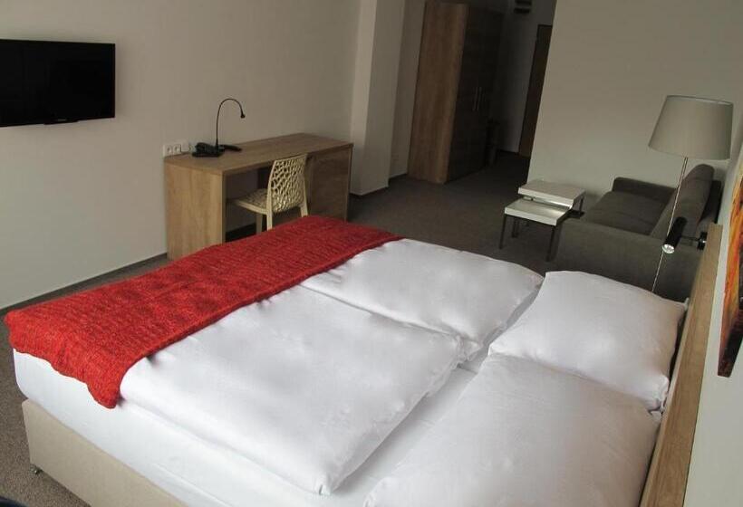 スタンダードルーム, Kapitol