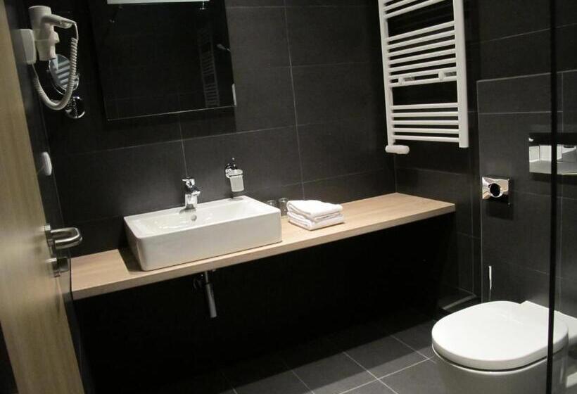 スタンダードルーム, Kapitol