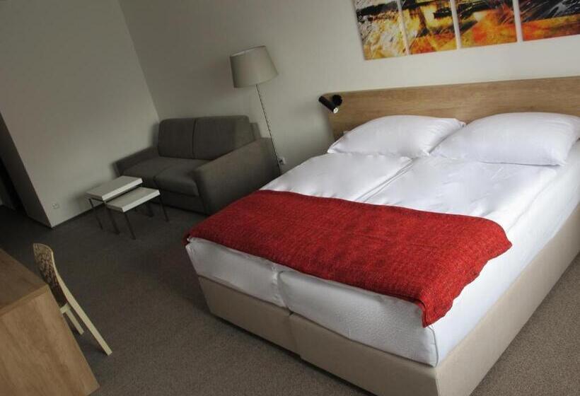 スタンダードルーム, Kapitol