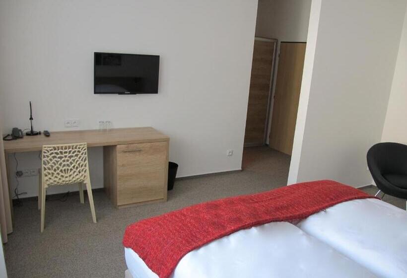 スタンダードルーム, Kapitol