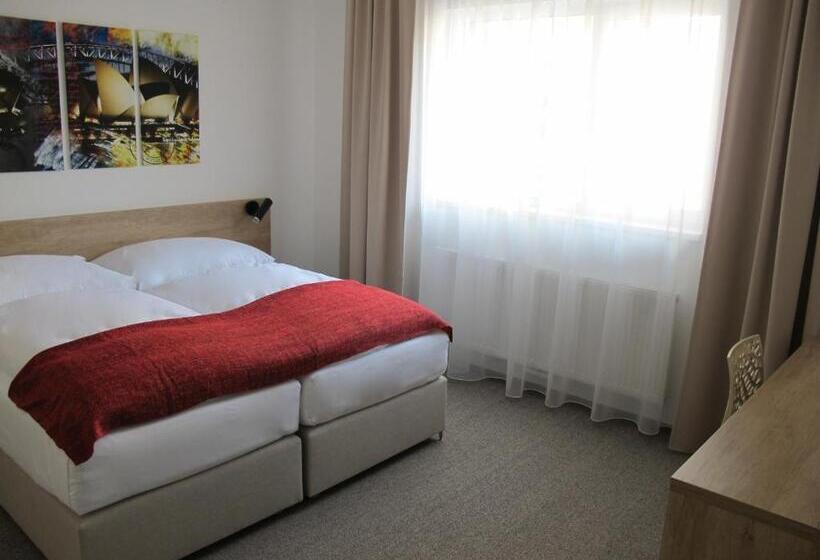 スタンダードルーム, Kapitol