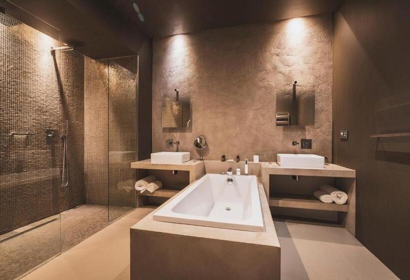 جناح جونيور, Les Lodges Sainte Victoire Hotel & Spa