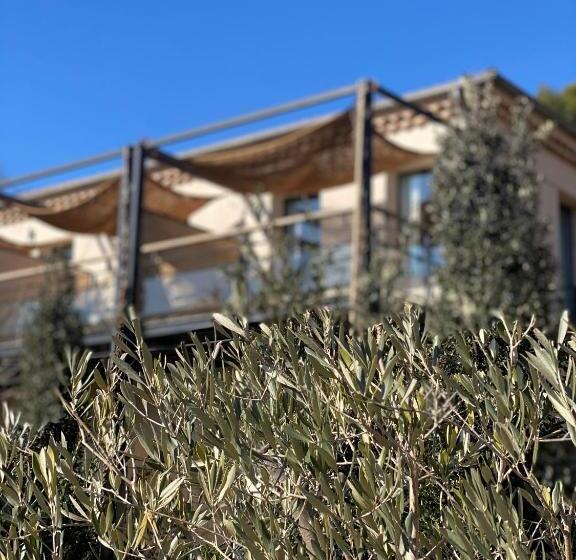 جناح عائلي, Les Lodges Sainte Victoire Hotel & Spa