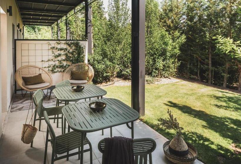 جناح عائلي, Les Lodges Sainte Victoire Hotel & Spa