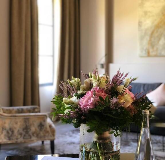 جناح برستيج, Les Lodges Sainte Victoire Hotel & Spa