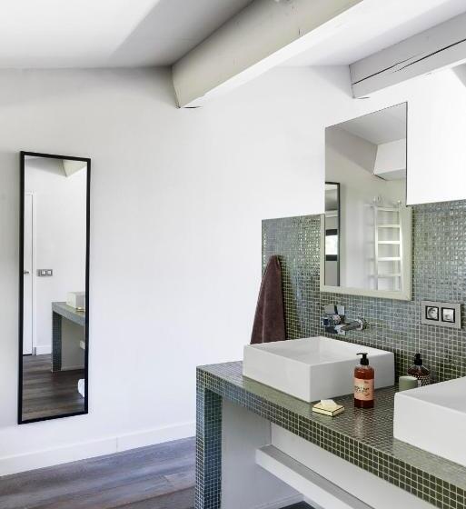 Вилла 3 Спальни с Бассейном, Les Lodges Sainte Victoire Hotel & Spa