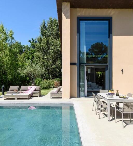 Вилла 3 Спальни с Бассейном, Les Lodges Sainte Victoire Hotel & Spa