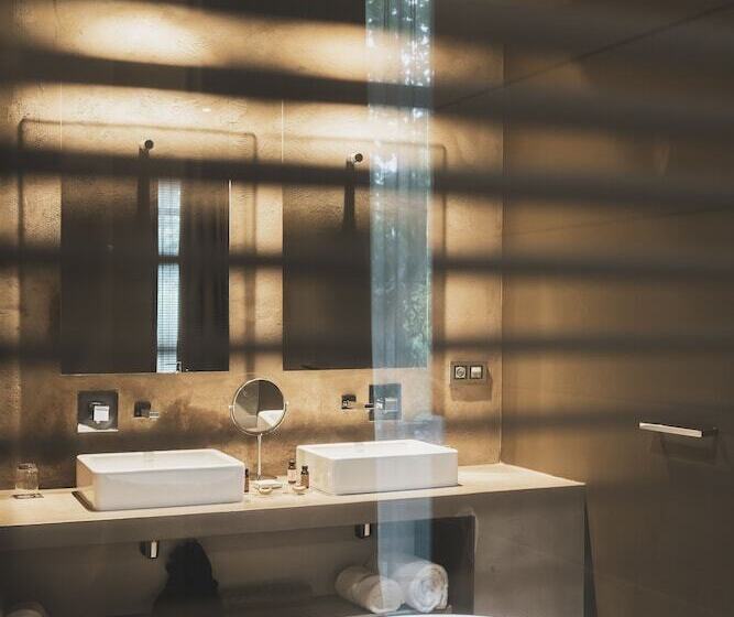 جناح جونيور, Les Lodges Sainte Victoire Hotel & Spa