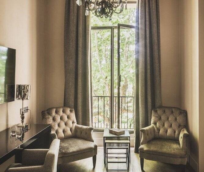 جناح جونيور, Les Lodges Sainte Victoire Hotel & Spa