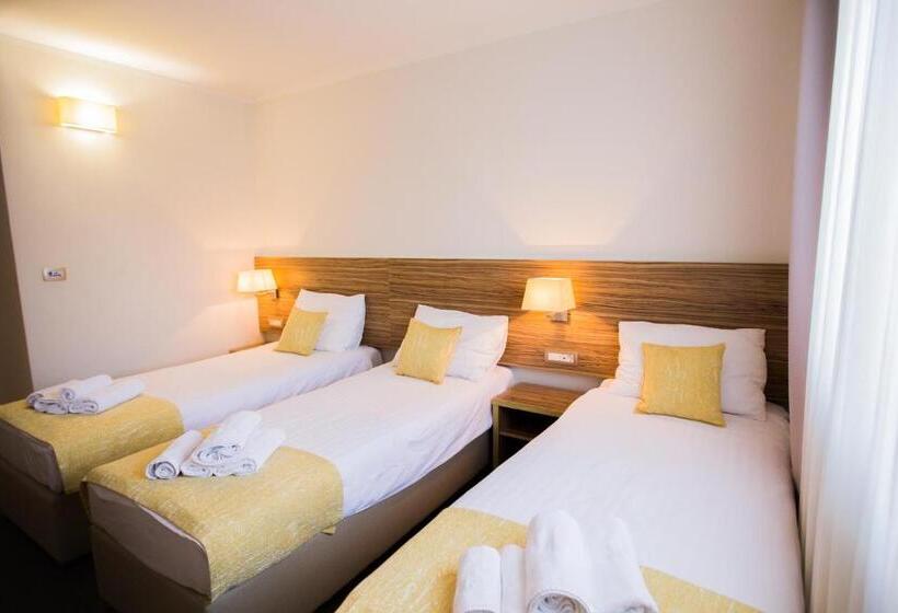 اتاق استاندارد سه نفره, Luna