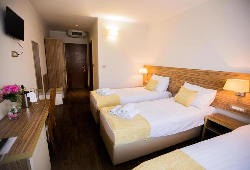 اتاق استاندارد سه نفره, Luna