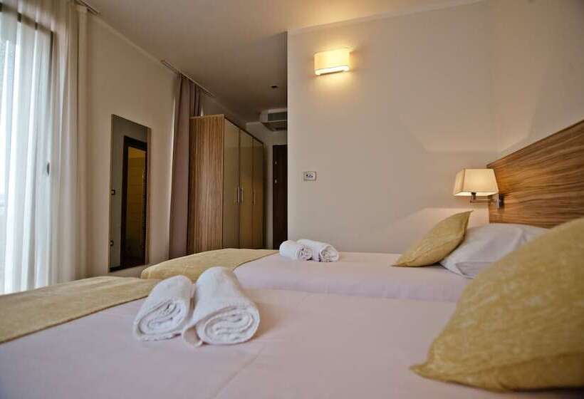 اتاق استاندارد سه نفره, Luna