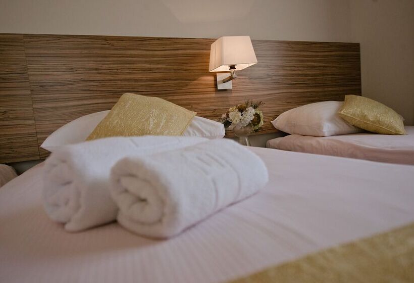 اتاق استاندارد سه نفره, Luna