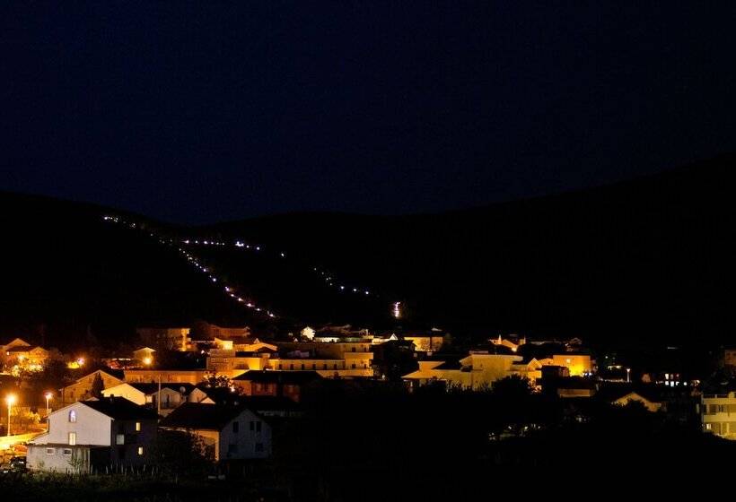 اتاق خانوادگی, Luna