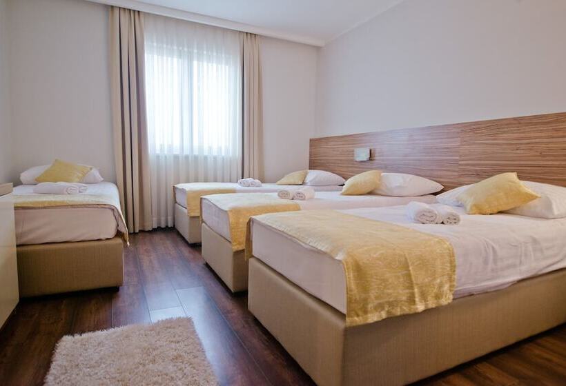 اتاق خانوادگی, Luna