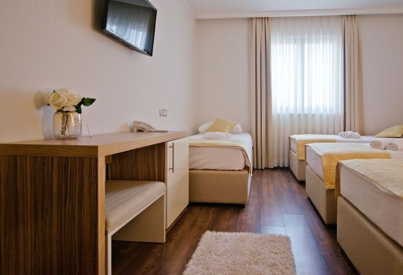 اتاق خانوادگی, Luna