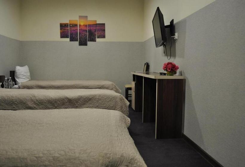 Economy Triple Room, Prymus