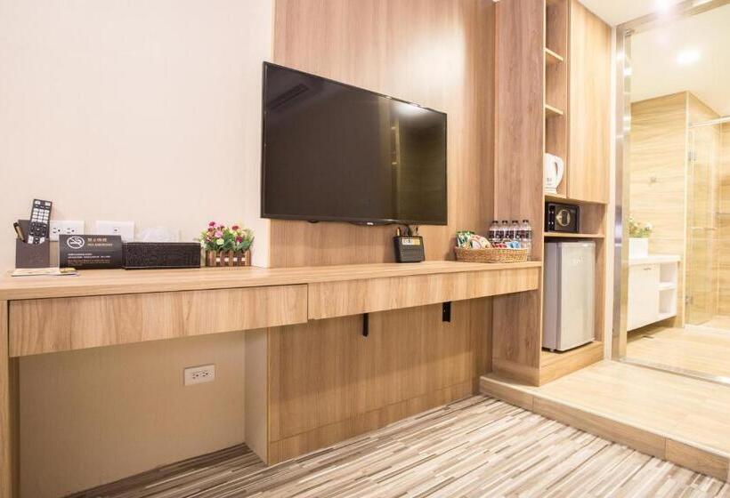 اتاق لوکس چهار تخته, Royal Rose Hotel Taipei Station