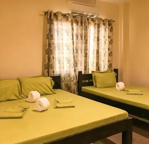 اتاق خانوادگی, E.i. Suites
