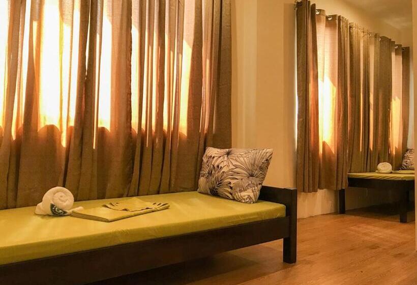 اتاق استاندارد چهار تخته, E.i. Suites