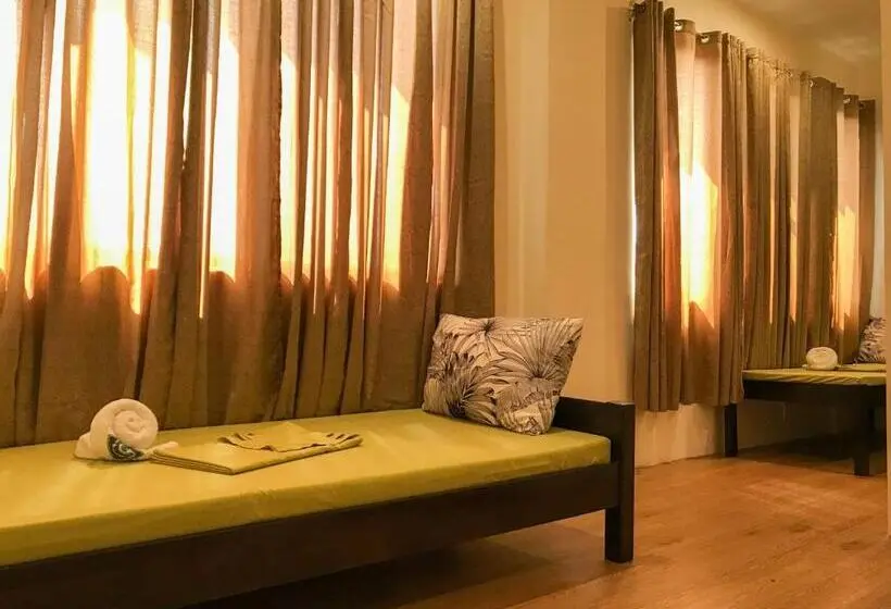 اتاق استاندارد چهار تخته, E.i. Suites