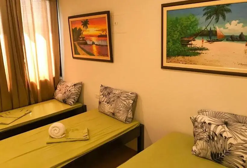 اتاق استاندارد چهار تخته, E.i. Suites