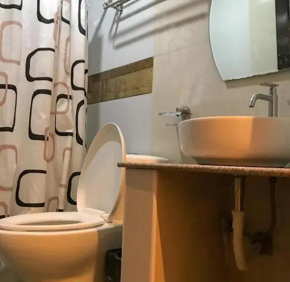 اتاق استاندارد چهار تخته, E.i. Suites