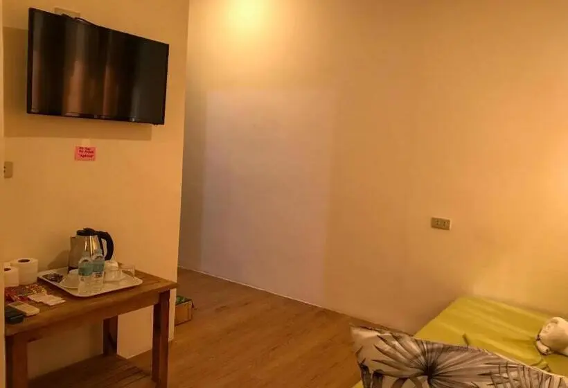 اتاق استاندارد چهار تخته, E.i. Suites