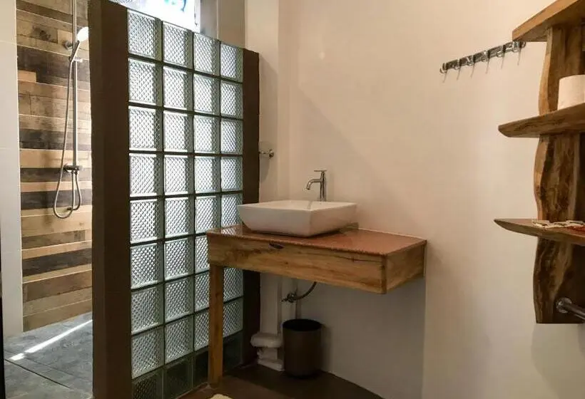 سوییت, E.i. Suites