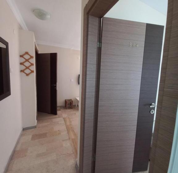 Family Room, Blue Otel