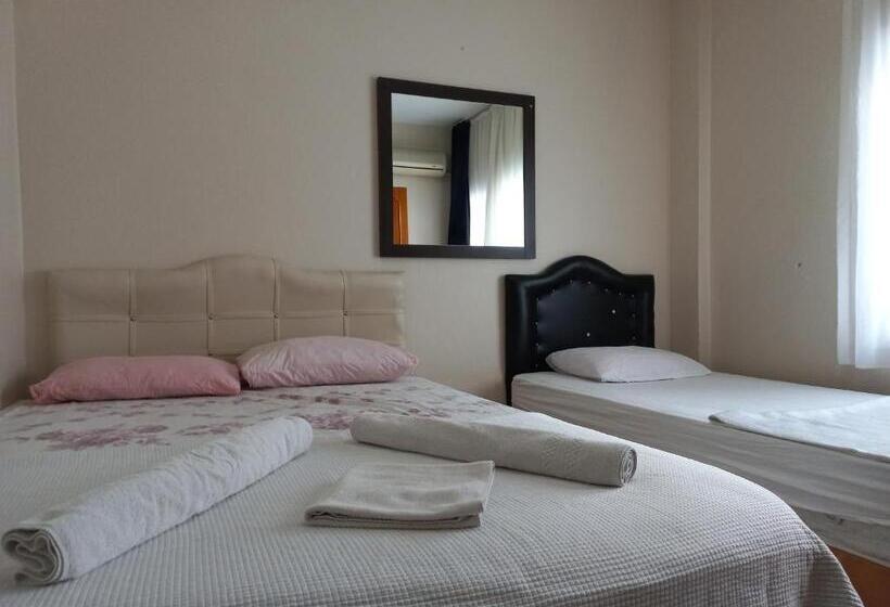 Family Room, Blue Otel