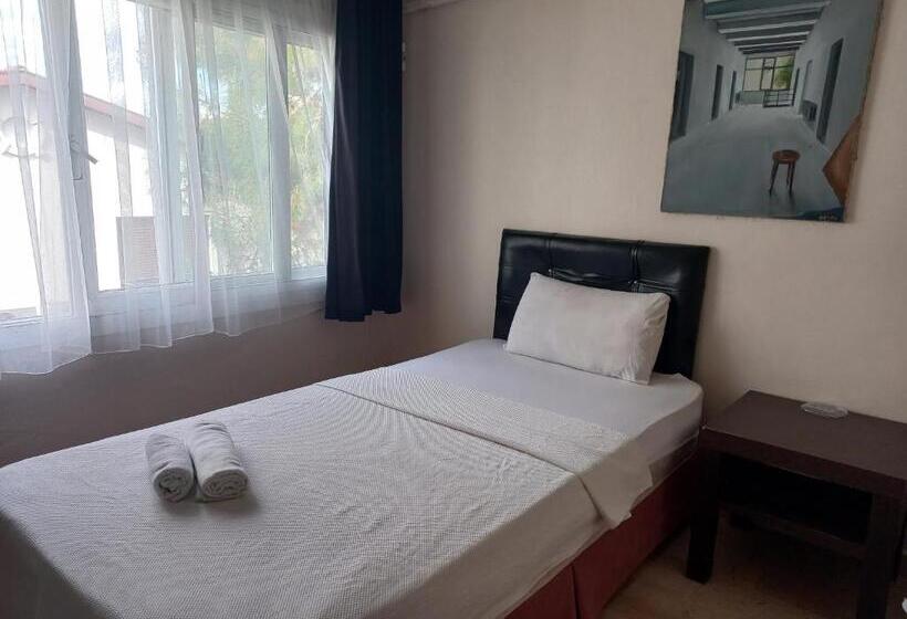 Standard Room, Blue Otel