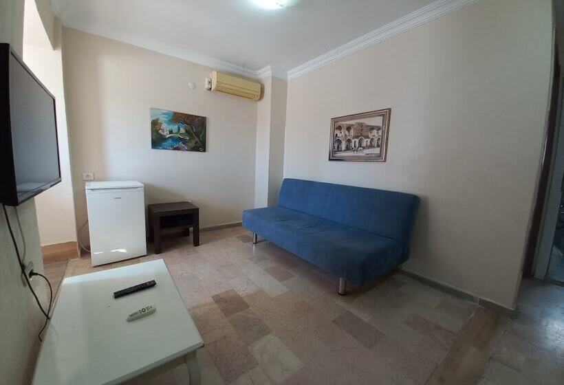 Family Room, Blue Otel