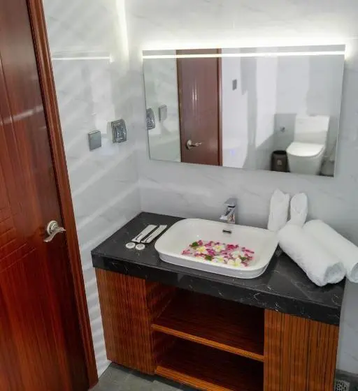 اتاق لوکس با بالکن, Ari Grand Hotel & Spa