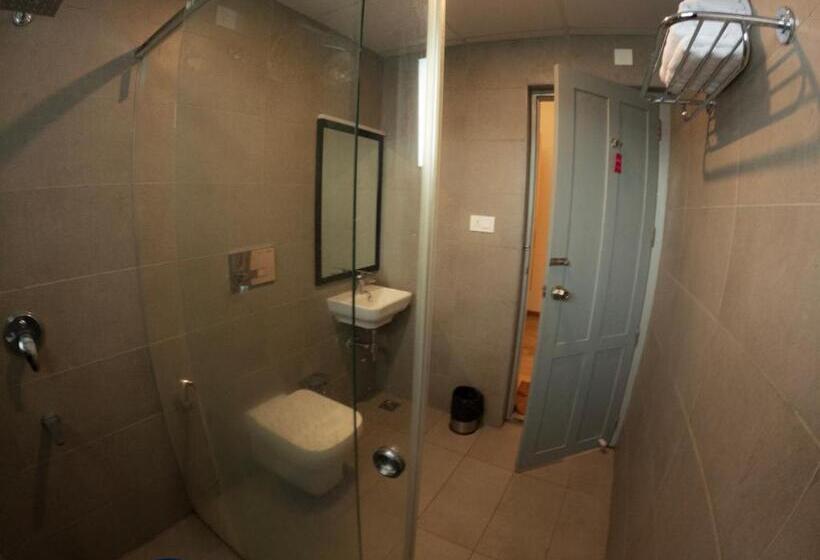 패밀리 스위트, B R Regency