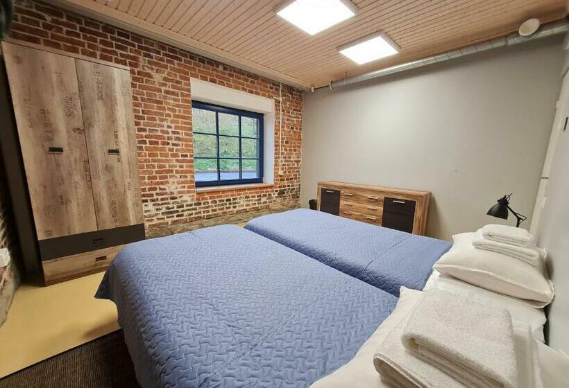 اتاق استاندارد با سرویس بهداشتی مشترک, Narva Port Hostel