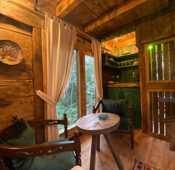 اتاق استاندارد سه نفره, Zeni De Vore Serender & House