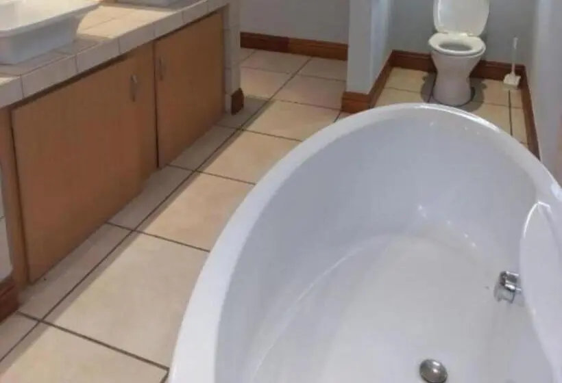 Villa 3 Makuuhuonetta, Thuto Centre Conferencing & Bush Lodge