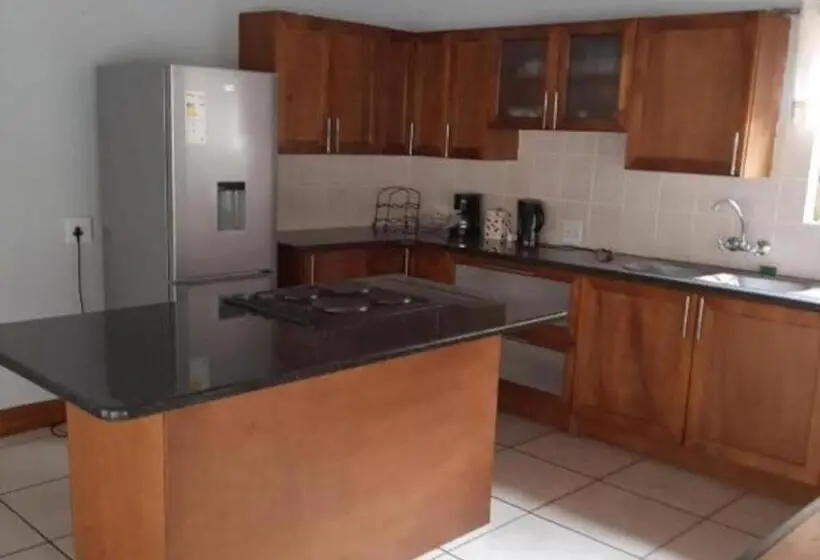 Villa 3 Makuuhuonetta, Thuto Centre Conferencing & Bush Lodge