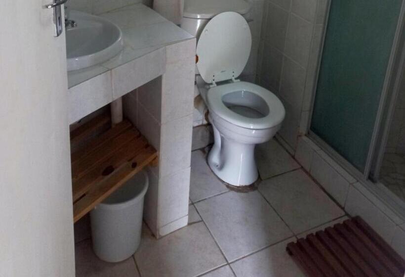 غرفة إقتصادية فردية, Thuto Centre Conferencing & Bush Lodge