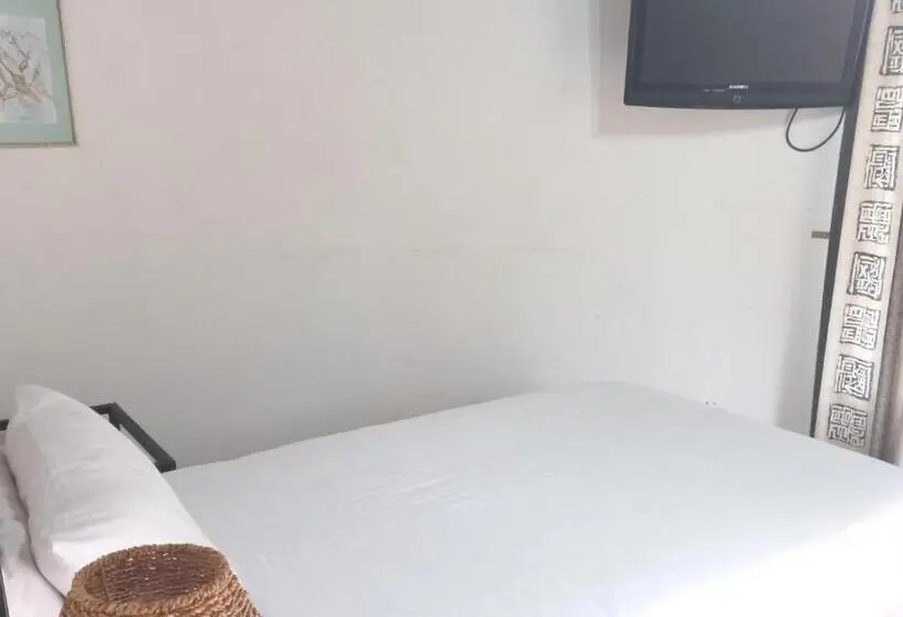 Economy Yhden Hengen Huone, Thuto Centre Conferencing & Bush Lodge