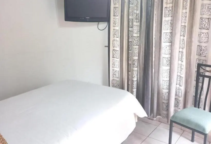 Economy Yhden Hengen Huone, Thuto Centre Conferencing & Bush Lodge