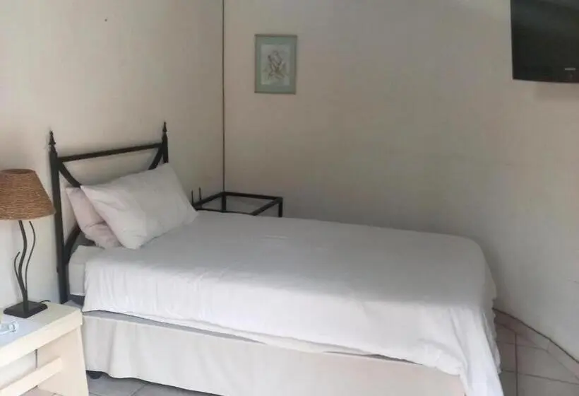 Economy Yhden Hengen Huone, Thuto Centre Conferencing & Bush Lodge