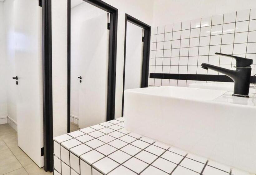 سرير فى غرفة مشتركه, Thuto Centre Conferencing & Bush Lodge