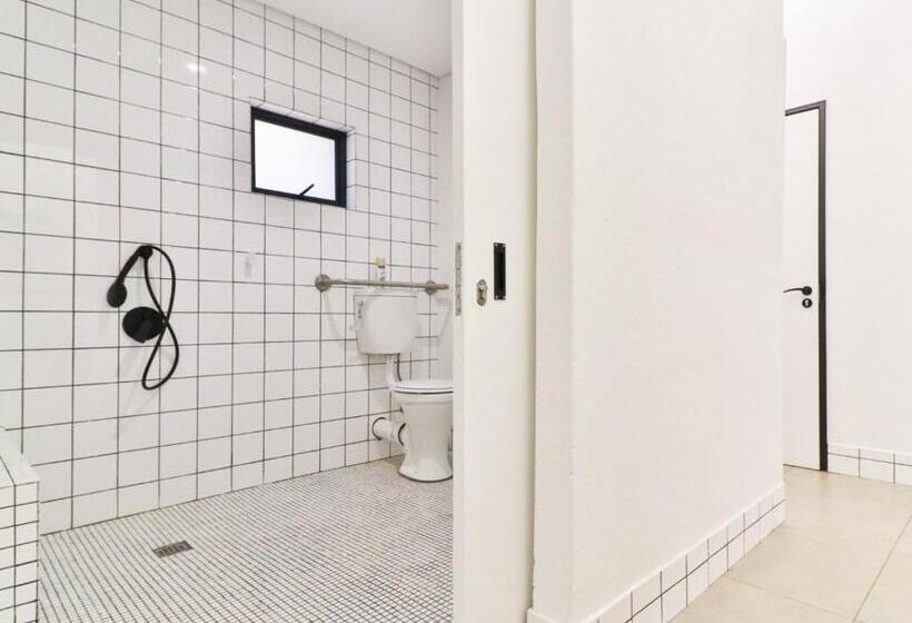 سرير فى غرفة مشتركه, Thuto Centre Conferencing & Bush Lodge