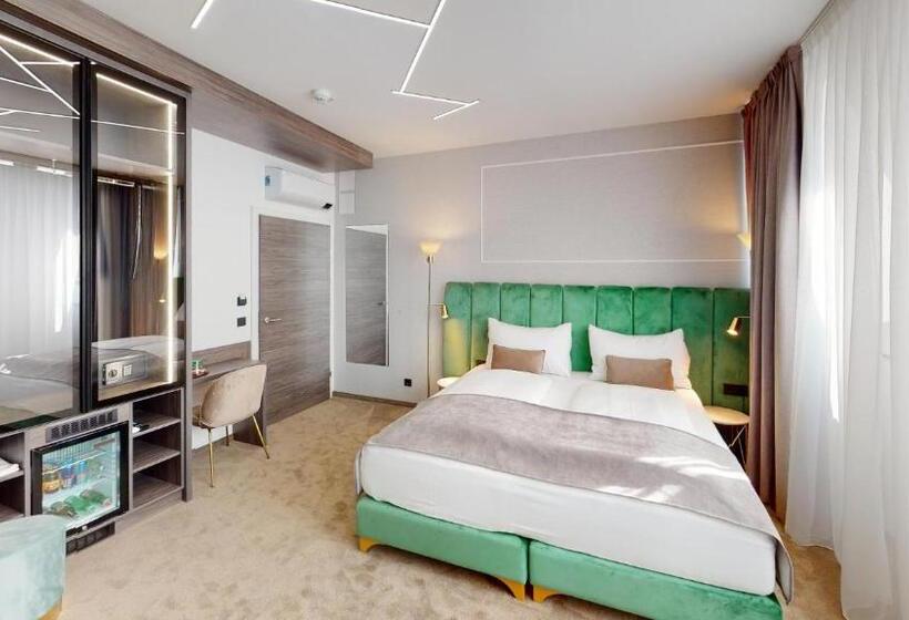 غرفة سوبيريور رباعية, Ned