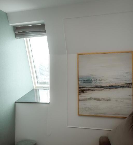 غرفة سوبيريور ثلاثية, Ned