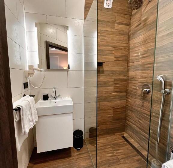 غرفة سوبيريور, Ned