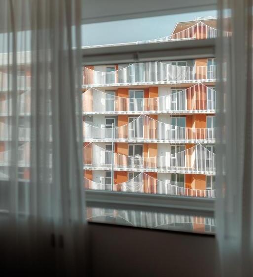 غرفة سوبيريور, Ned