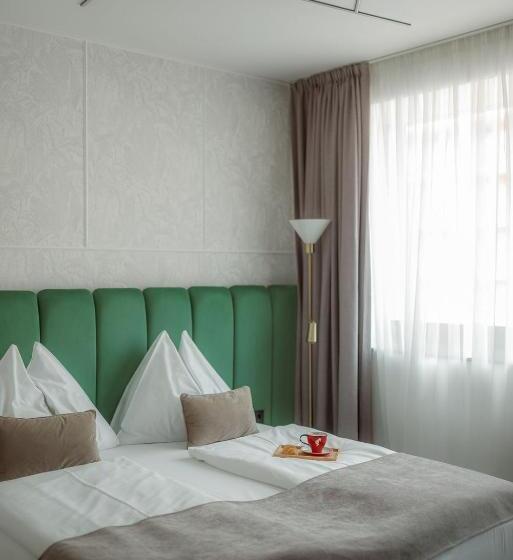 غرفة سوبيريور, Ned